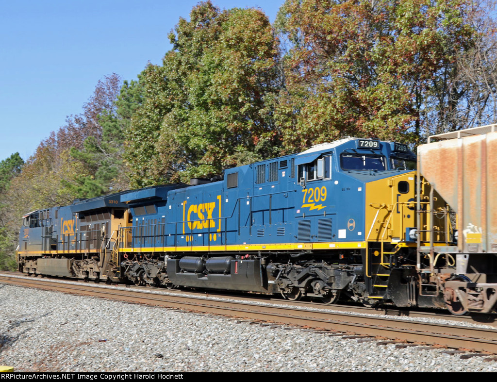 CSX 3310 & 7209 lead train L619-17 southbound